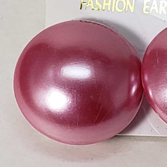 Gold tone Stylish Pink Dome Clip-On Earrings – Elegant Chic Statement Jewelry - Picture 3 of 7